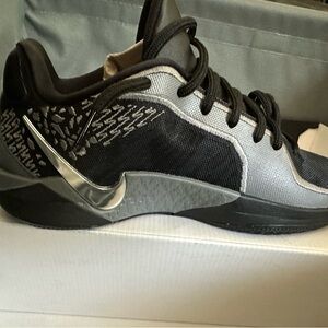 Slightly worn size 8 Sabrina 2 black/ metallic silver Nike shoes